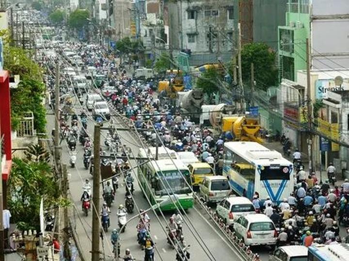 Hotspot Matrix: Biến Phương Oanh diện set đồ 50 thành cơ hội marketing đột phá